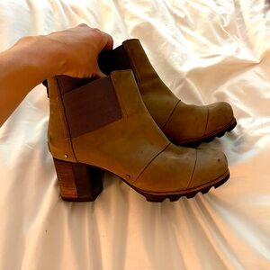 Women’s Sorel Booties in Taupe - Size 9.5